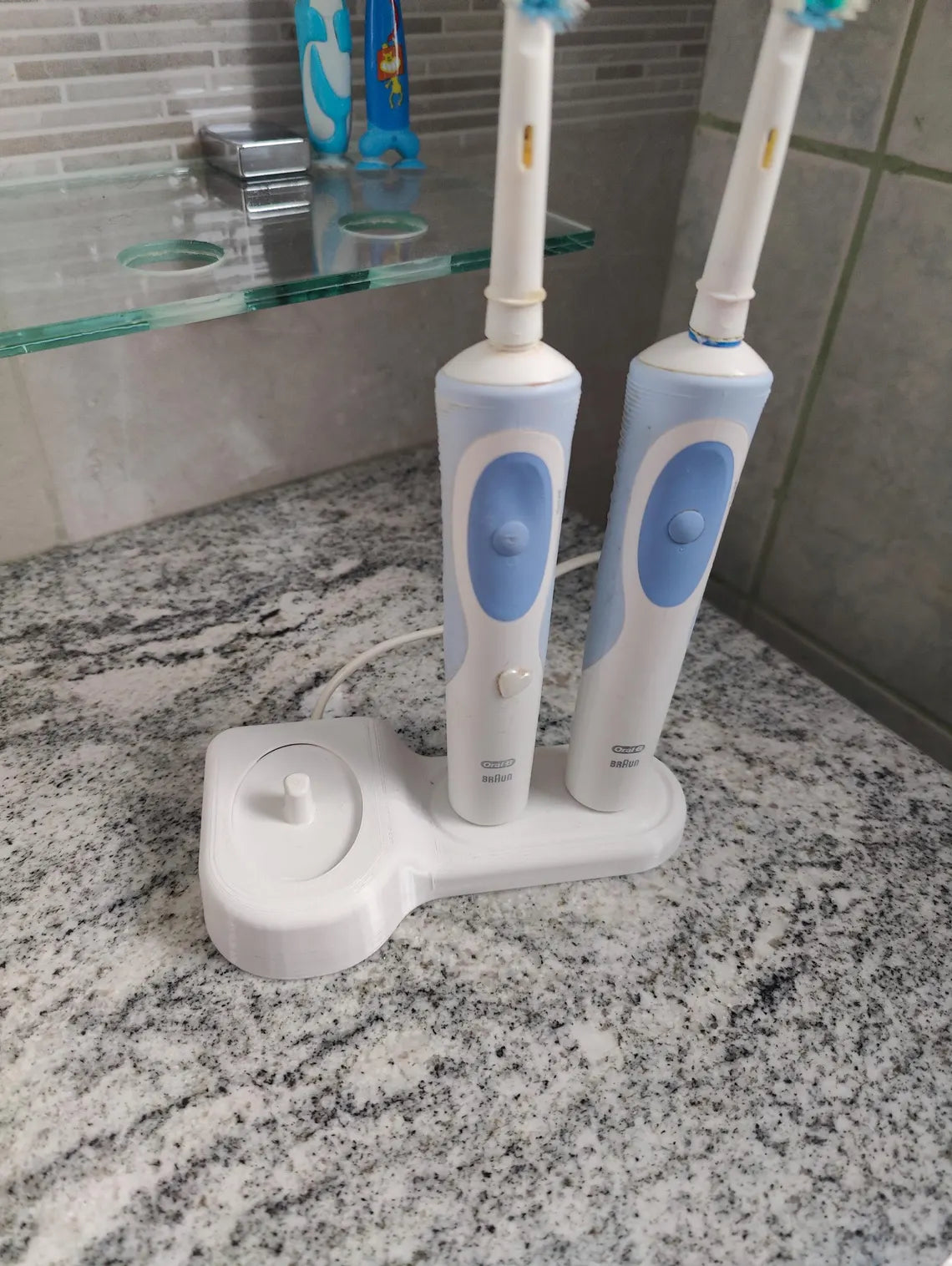 Oral-B Electric Toothbrush Holder | Family Toothbrush Docking Station | For 4 Toothbrushes Dental Care Organizer for Bathrooms | Black White